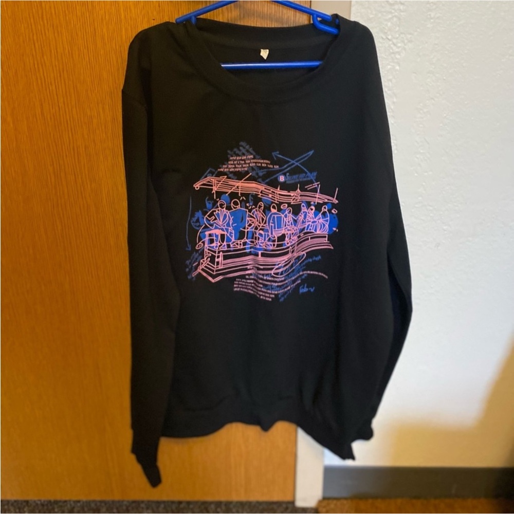 Black crewneck FREE when added to bundle